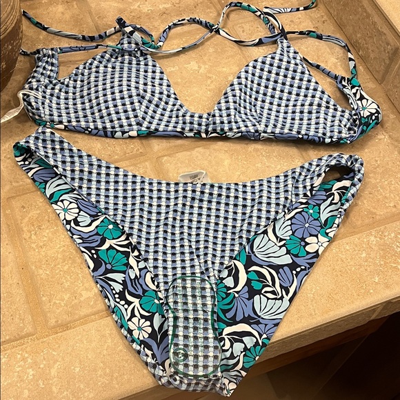 NWOT Roxy Reversible Floral Blue Bikini Set L - Picture 5 of 8